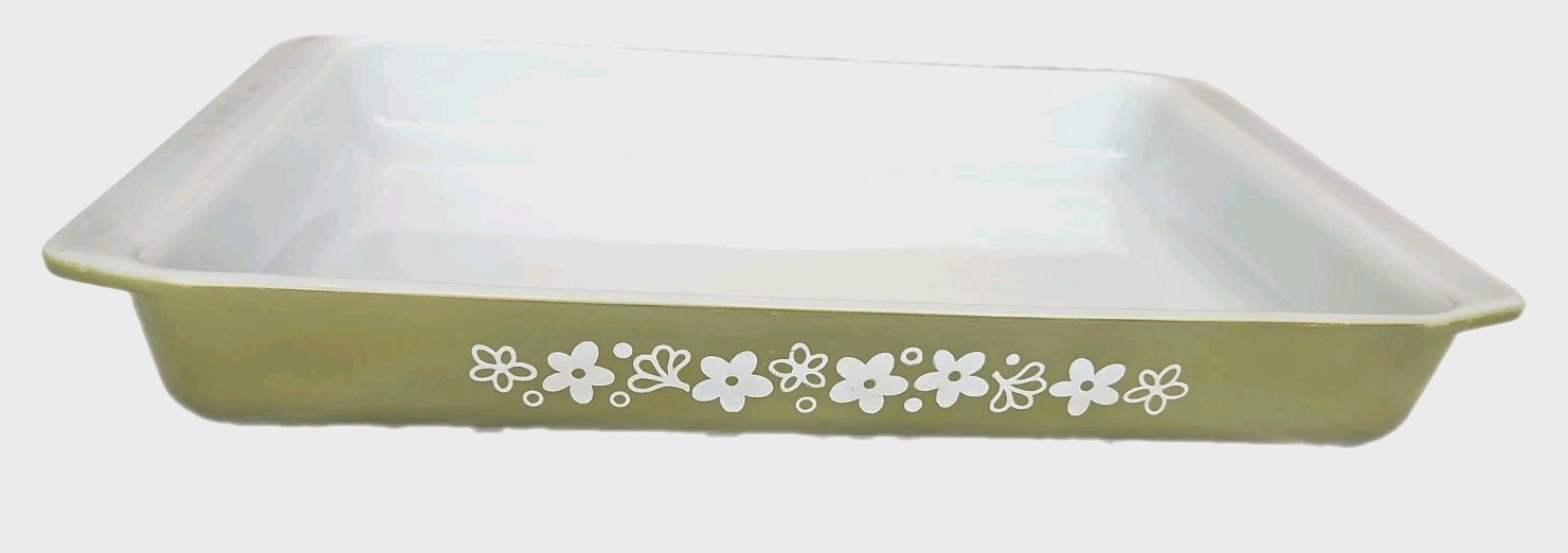 Vintage Crazy Daisy Spring Blossom Green Pyrex Lasagna Pan #933 “Crazy Daisy”