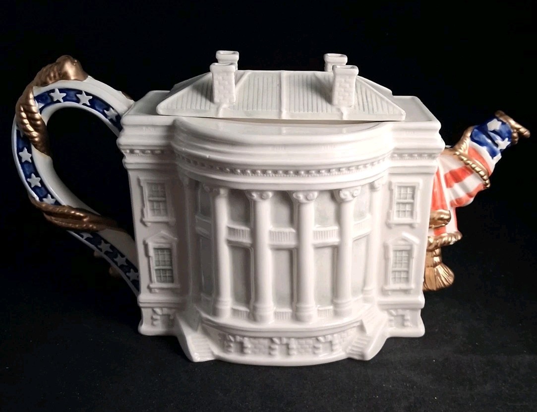Fitz and Floyd Famous Landmarks of the World Teapot -The White House LIMITED ED. Fitz and Floyd Famous Landmarks of the World Teapot -The White House LIMITED ED.
