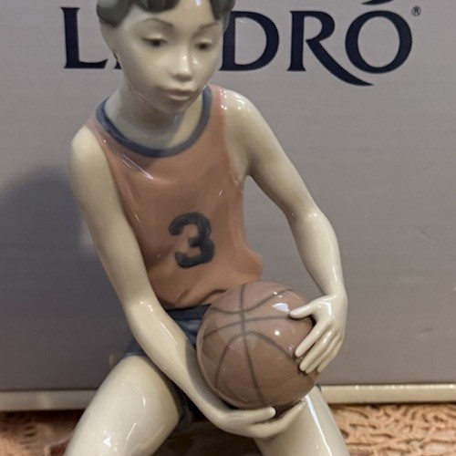LLADRO 6091 Basketball Player Retired Mint Condition Original Grey Box Rare LLADRO 6091 Basketball Player Retired Mint Condition Original Grey Box Rare