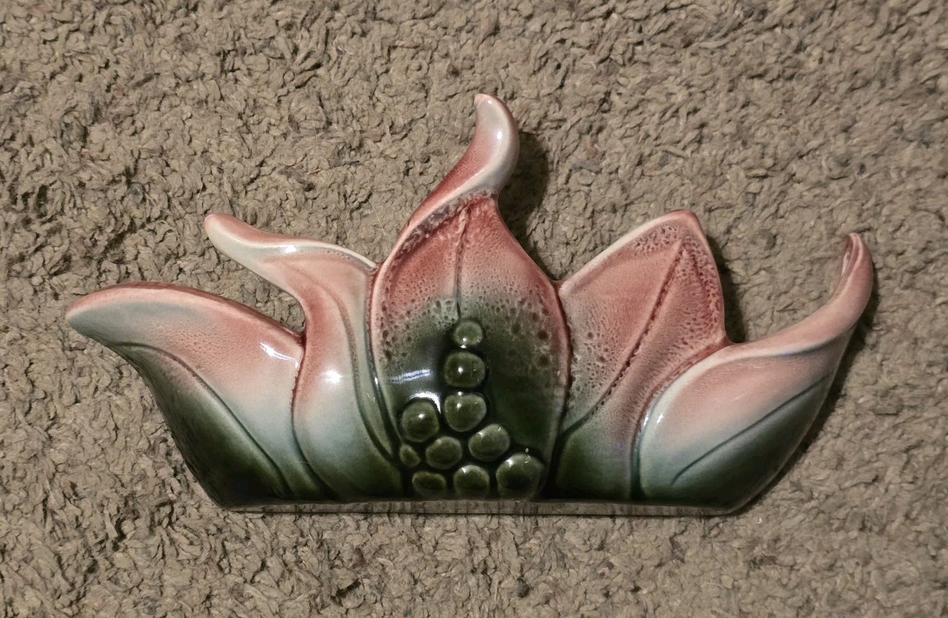 Vintage Hull Pottery Leaf Planter With Embossed Berries #112 Hanging USA
