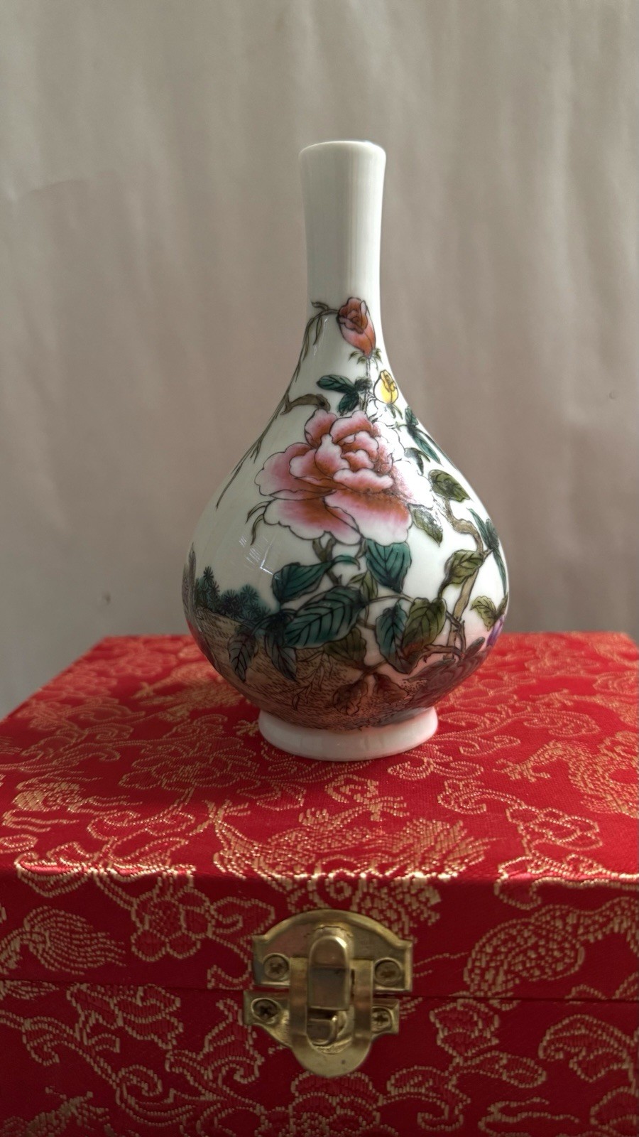Vintage Hand Painted Small ChineseVase Vintage Hand Painted Small ChineseVase
