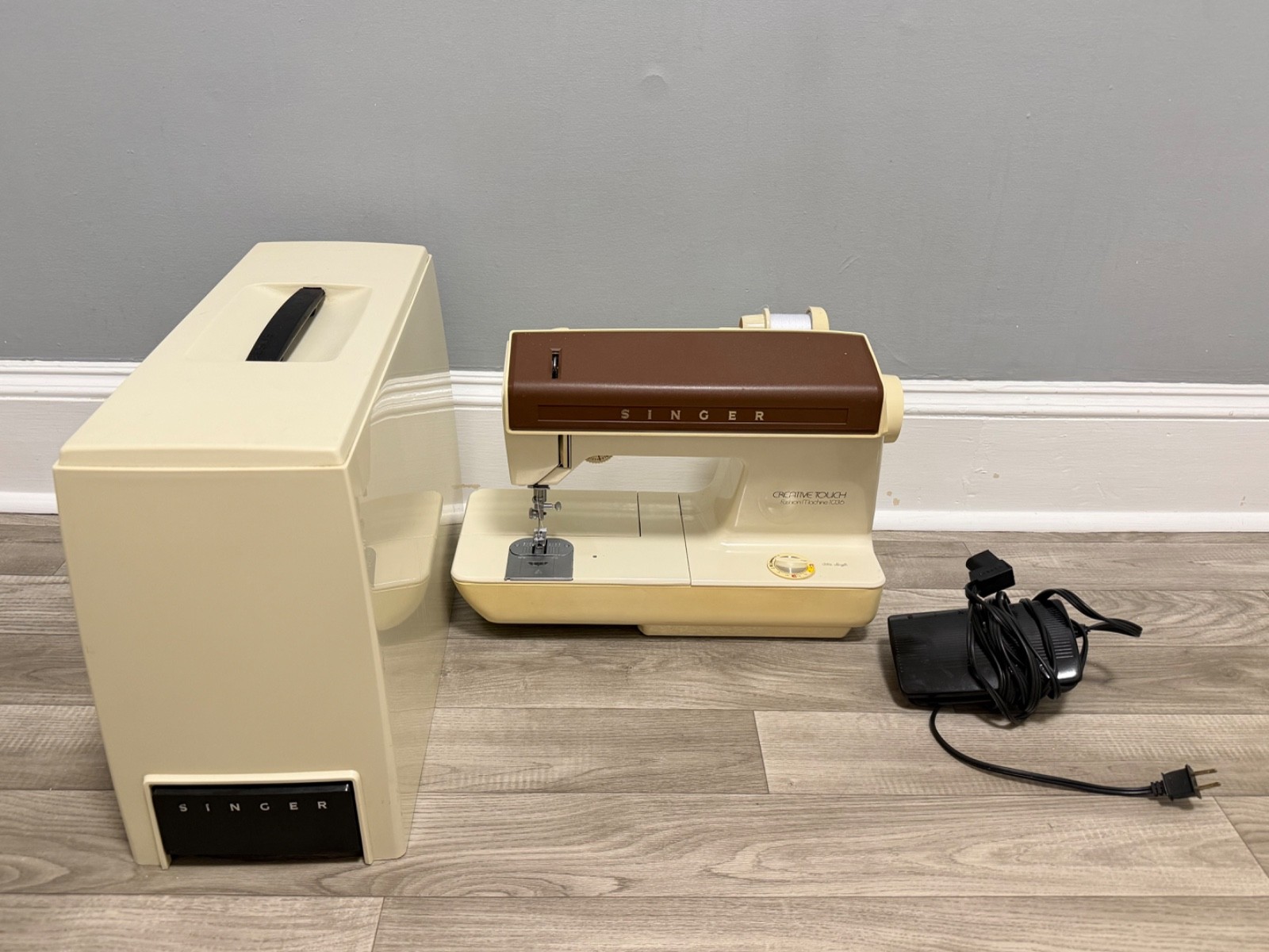 Vintage Singer Creative Touch Fashion Machine 1036 Sewing Machine Case Pedal Vintage Singer Creative Touch Fashion Machine 1036 Sewing Machine Case Pedal