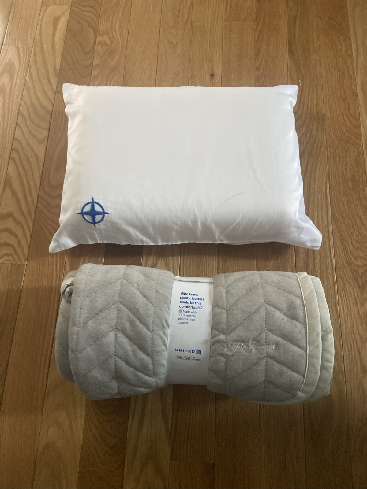 UNITED Polaris SAKS FIFTH AVENUE Blanket Cover Pillow Saks 5th Avenue NEW UNITED Polaris SAKS FIFTH AVENUE Blanket Cover Pillow Saks 5th Avenue NEW