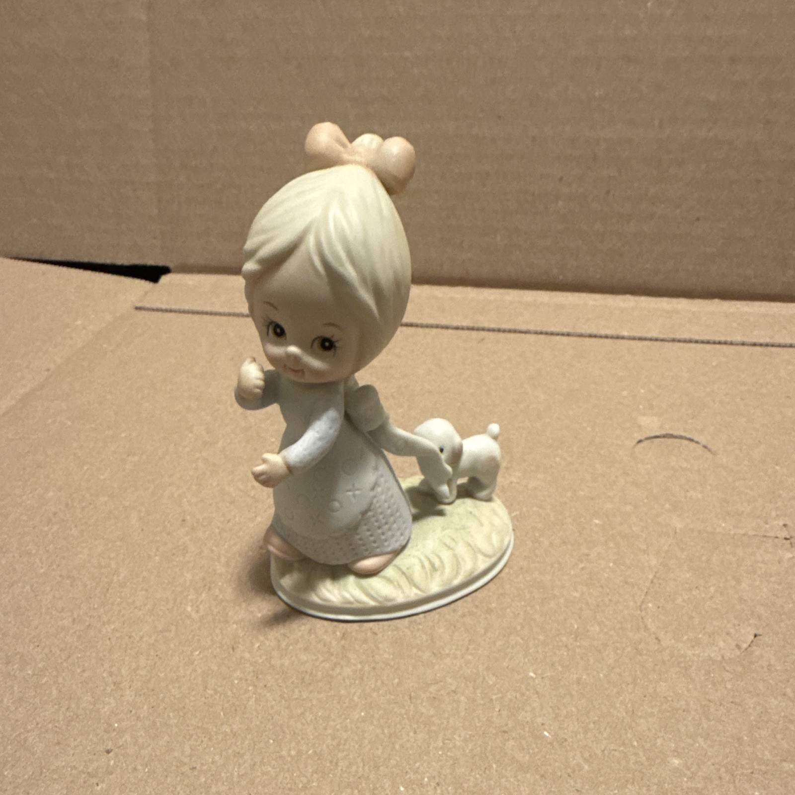 Lefton Porcelain Figurine Girl 03218 “Giving Is Loving”