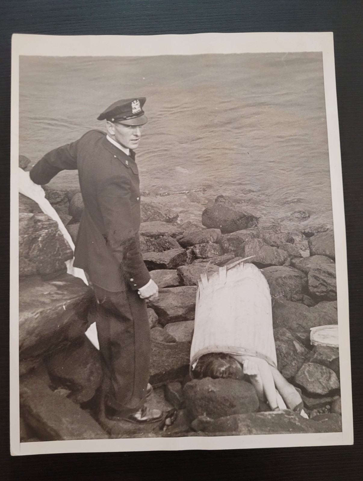 1937 Vintage Press Photo Crime Scene NYC in a Barrel East River Astoria