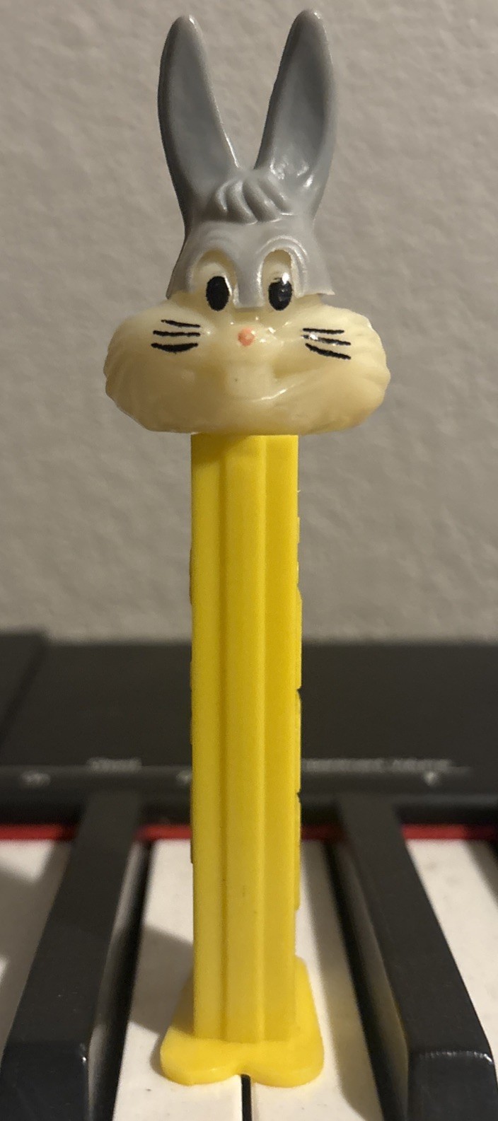 Vintage 1978 Bugs Bunny PEZ Dispenser Yellow Stem Warner Bros Hungary CUTE