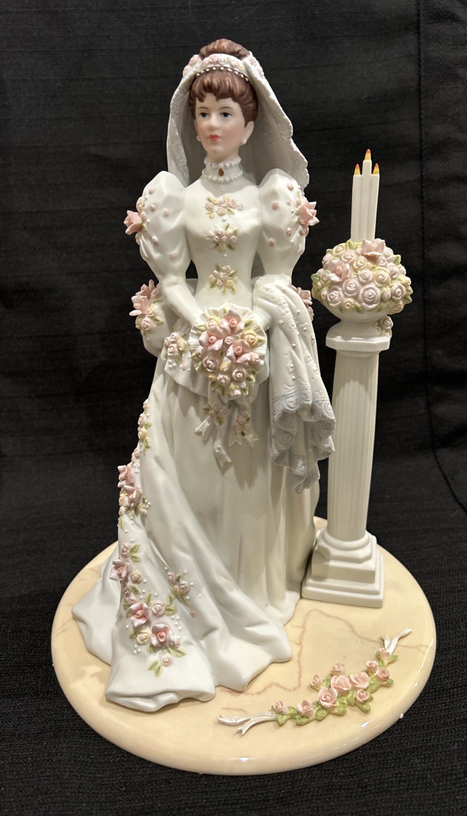 Avon Mrs Albee Musical Porcelain Bridal Figurine Bach Minuet # 3 Presidents Club Avon Mrs Albee Musical Porcelain Bridal Figurine Bach Minuet # 3 Presidents Club