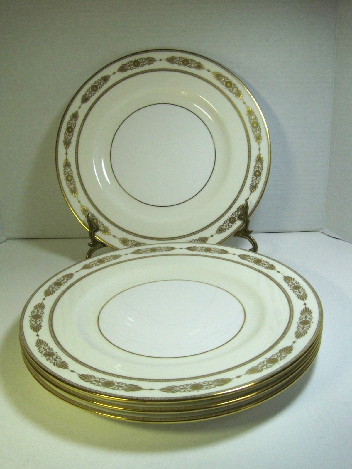 Vintage Minton White Ivory Gold Embossed Porcelain Dinner Plate 10.5 Vintage Minton White Ivory Gold Embossed Porcelain Dinner Plate 10.5