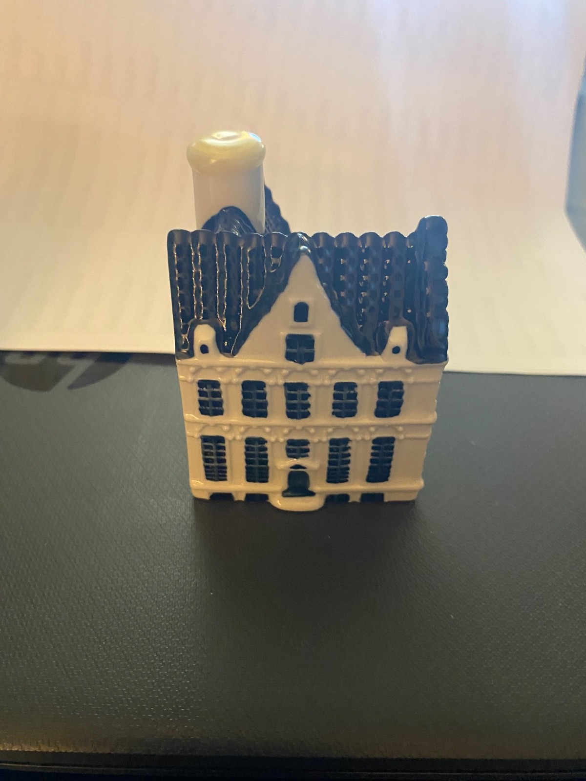 Empty KLM Blue Delft House by BOLS Amsterdam #105 2026 - MINT- NO CORK Empty KLM Blue Delft House by BOLS Amsterdam #105 2026 - MINT- NO CORK