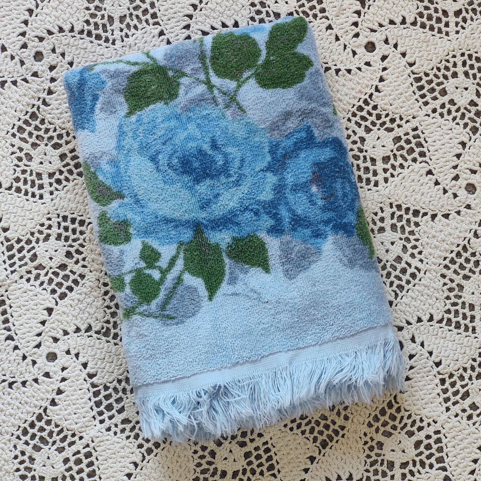 Vtg Cannon Bath Towel Light Blue Dark Blue Roses Green Leaves 21x41