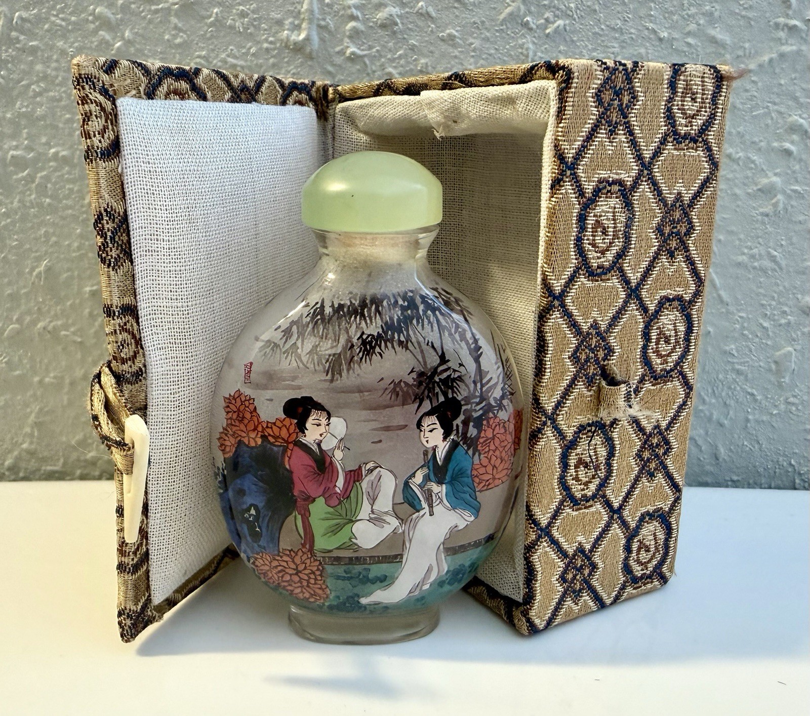 Vintage Chinese Reverse Inside Painted Glass Geishas Snuff Bottle w/ Case Vintage Chinese Reverse Inside Painted Glass Geishas Snuff Bottle w/ Case