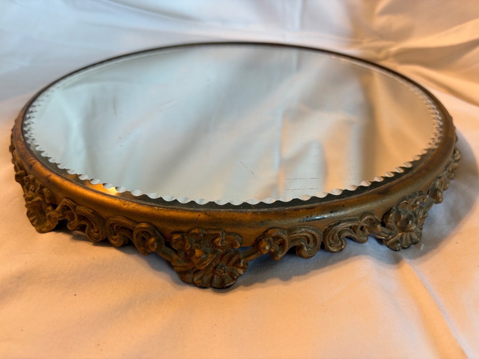VTG ANTIQUE MIRROR PLATEAU VANITY 12\ VTG ANTIQUE MIRROR PLATEAU VANITY 12\