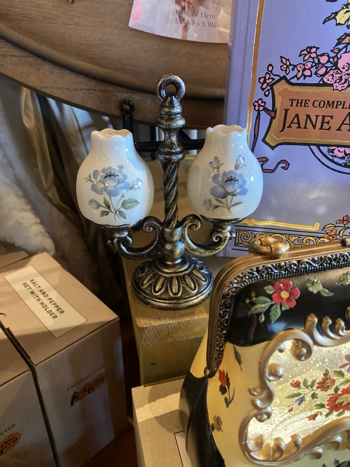 Cracker Barrel EXCLUSIVE Vintage Style Salt And Pepper Shakers Cracker Barrel EXCLUSIVE Vintage Style Salt And Pepper Shakers
