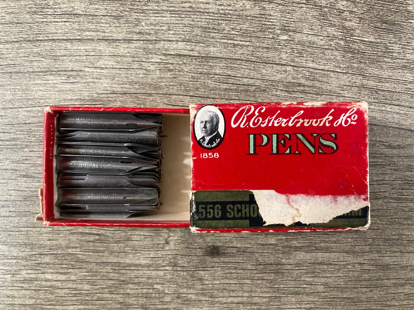VINTAGE R. Esterbrook 556 School Medium Firm Steel Quill Pens + Box