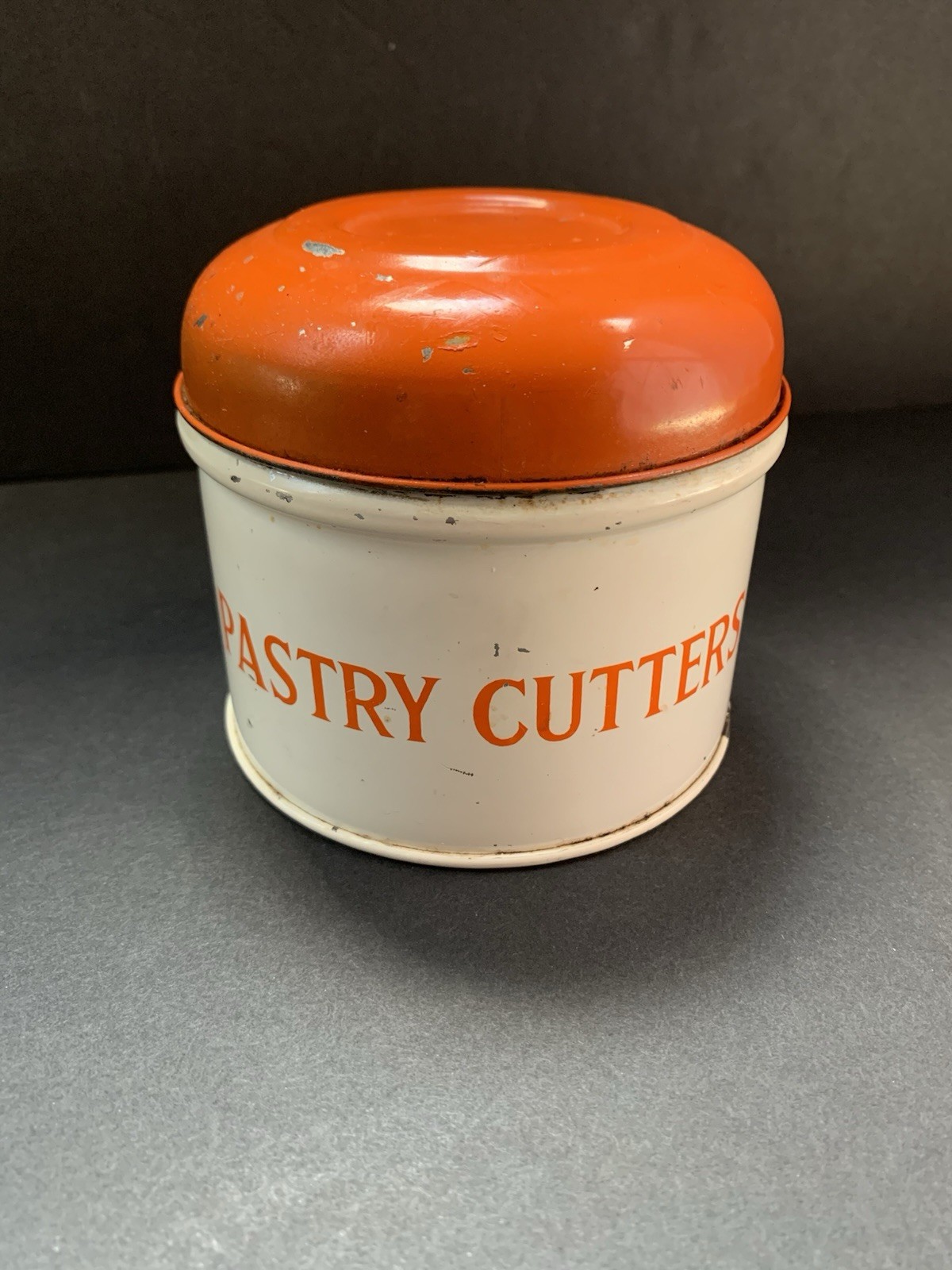 Vintage 1950s Tala Enameled Tin Box Orange Lid 4 Nesting Pastry Cutters Set Vintage 1950s Tala Enameled Tin Box Orange Lid 4 Nesting Pastry Cutters Set