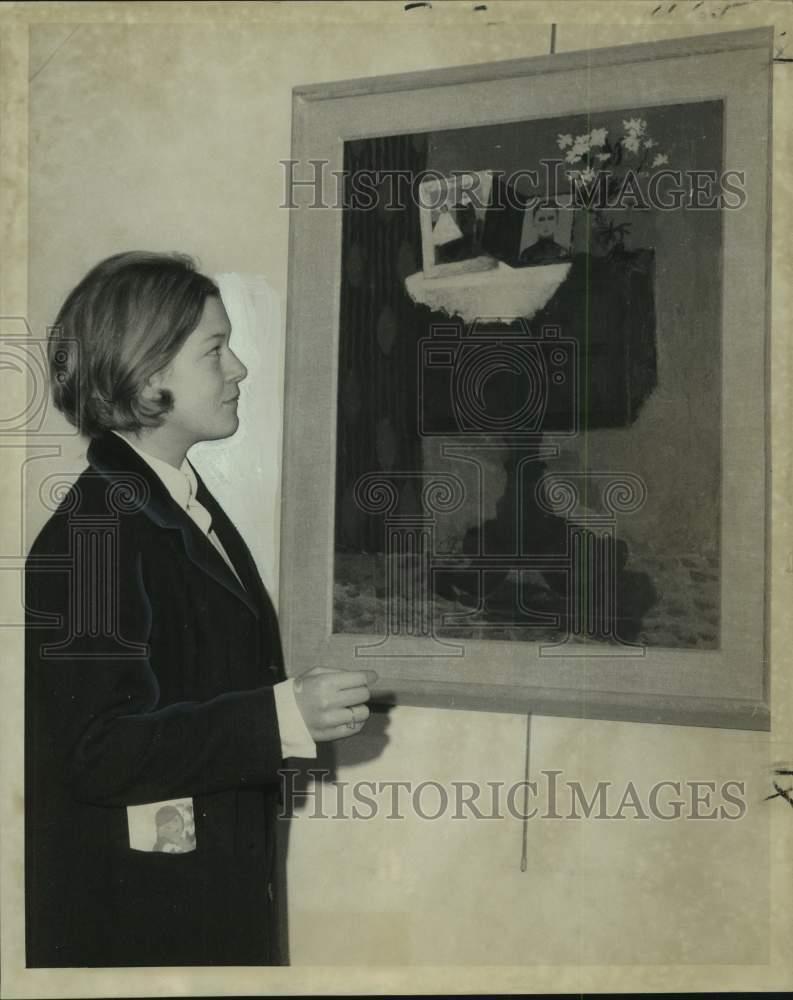 1969 Press Photo Christine Westfeldt Admires Painting At Bryant Galleries