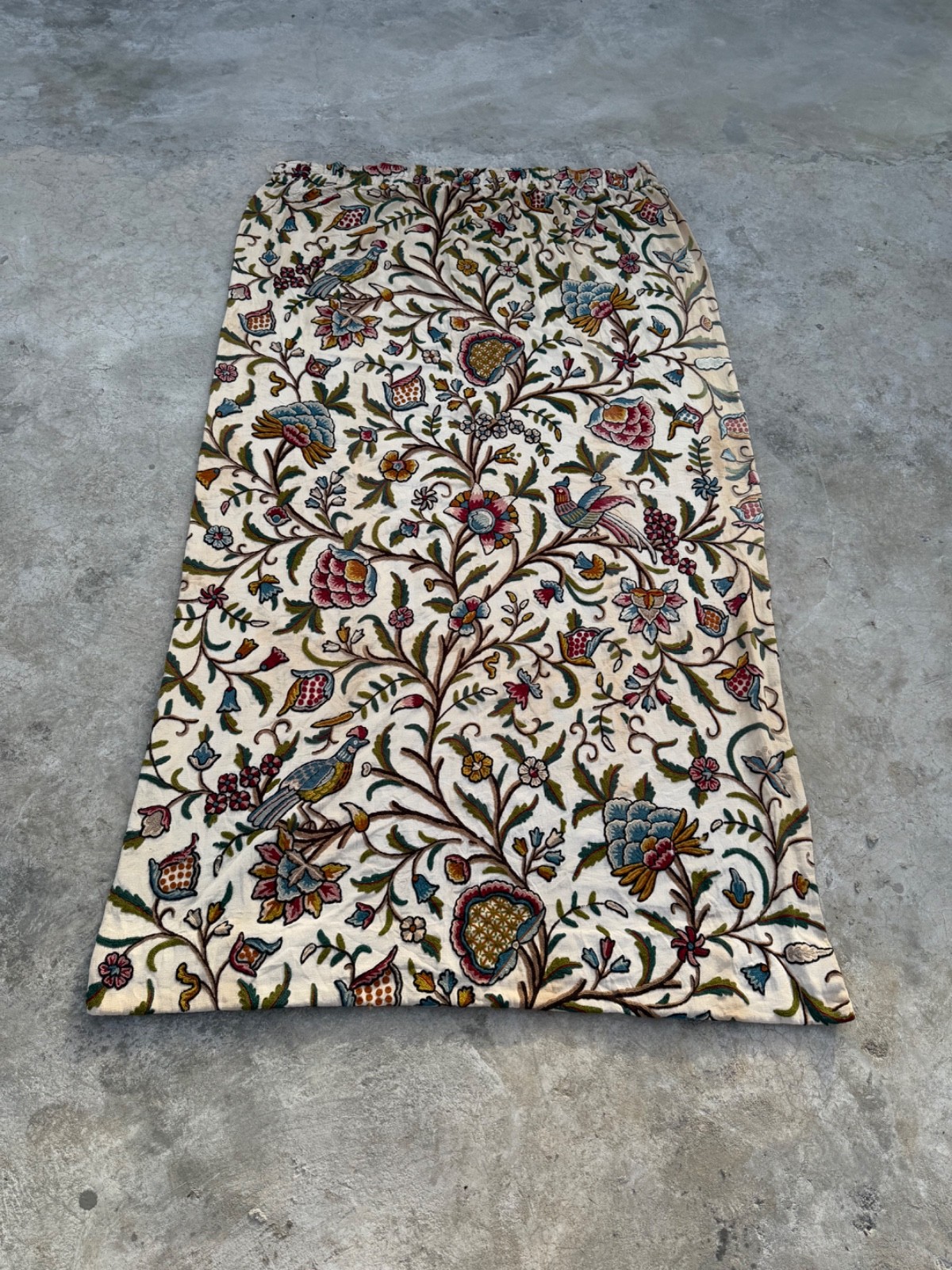 Vintage Beautiful Hand Wool Embroidered Kashmiri Crewel Embroidered Curtain Vintage Beautiful Hand Wool Embroidered Kashmiri Crewel Embroidered Curtain