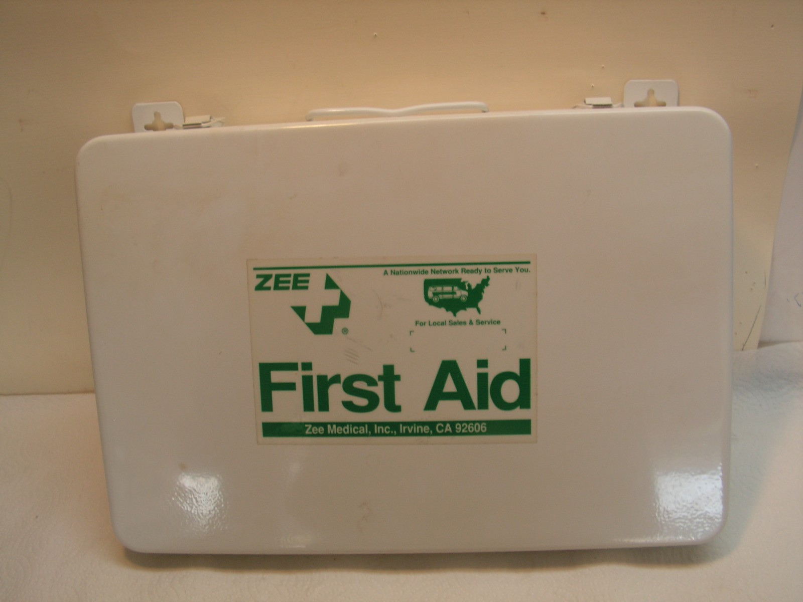 Vintage Zee Medical Wall Mount First Aid Kit Metal Storage Box 14