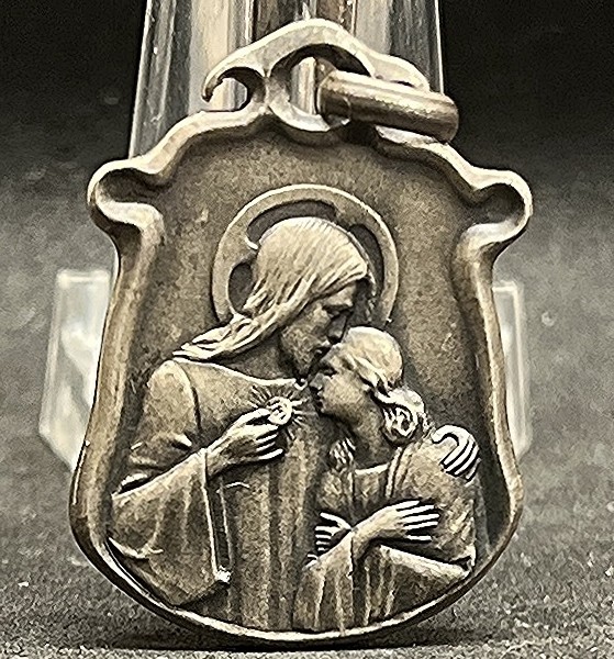 Argentina 1904 First Communion souvenir medal Jesus Christ Host young lady