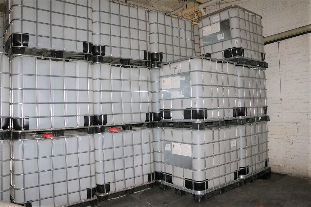 Empty 275 GL TOTES LUBRICANTS (Used in good condition)
