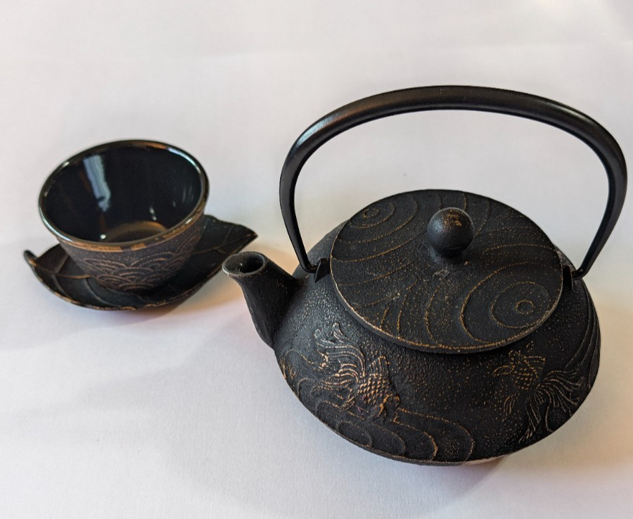 Iwachu Japanese Cast Iron Teapot Set Nanbu Tekki Tetsubin Goldfish Koi Cup Leaf Iwachu Japanese Cast Iron Teapot Set Nanbu Tekki Tetsubin Goldfish Koi Cup Leaf