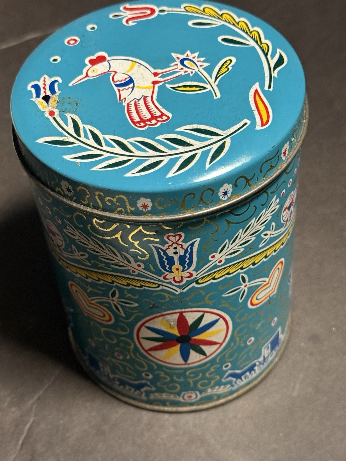 Vtg PA Dutch Candies Empty Round Heart Tin Can 5” Amish Horse Buggy Birds Heart