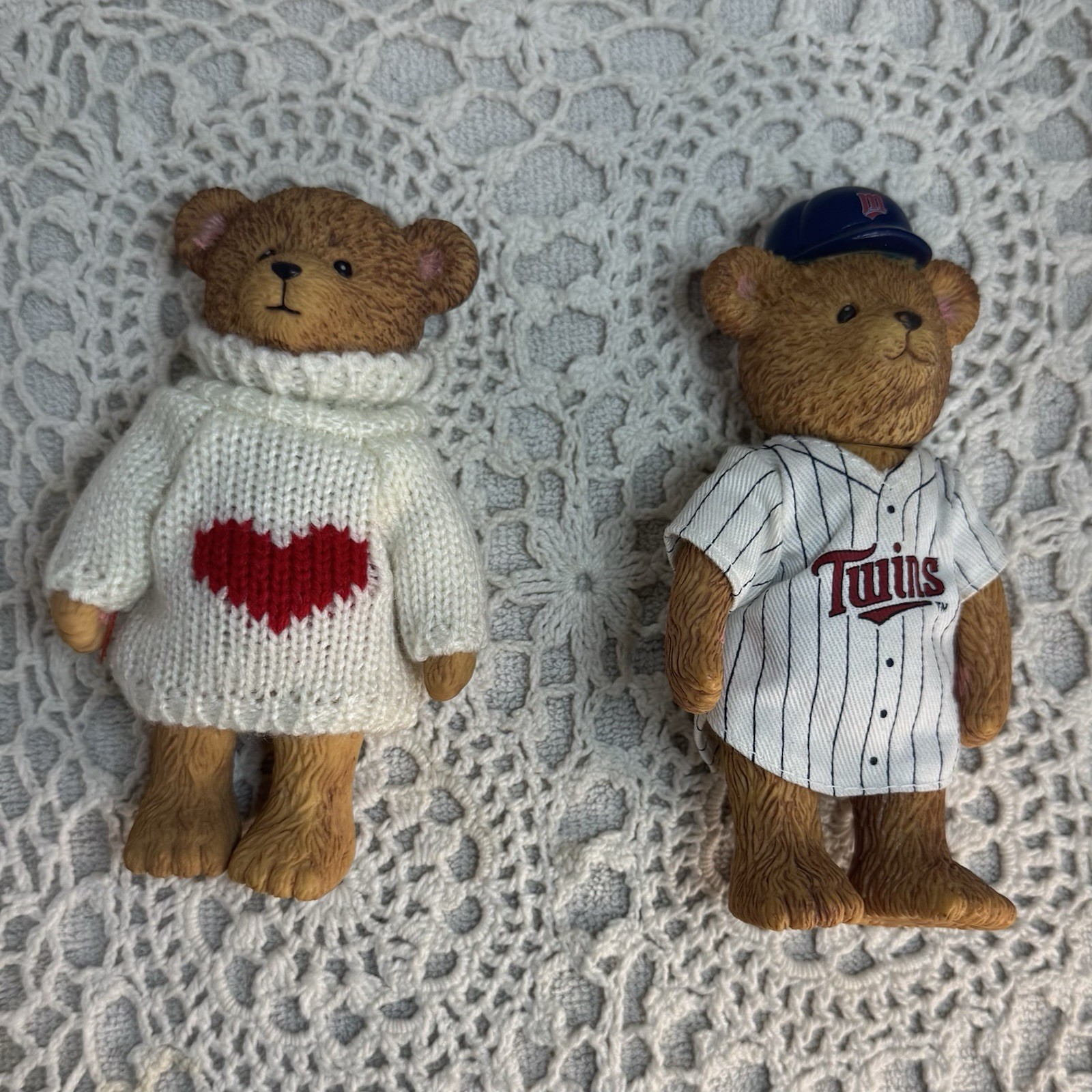 Lot Of 2 Vintage Russ Bears Figurines 1 Minnesota Twins 1 Valentine’s Day Bear