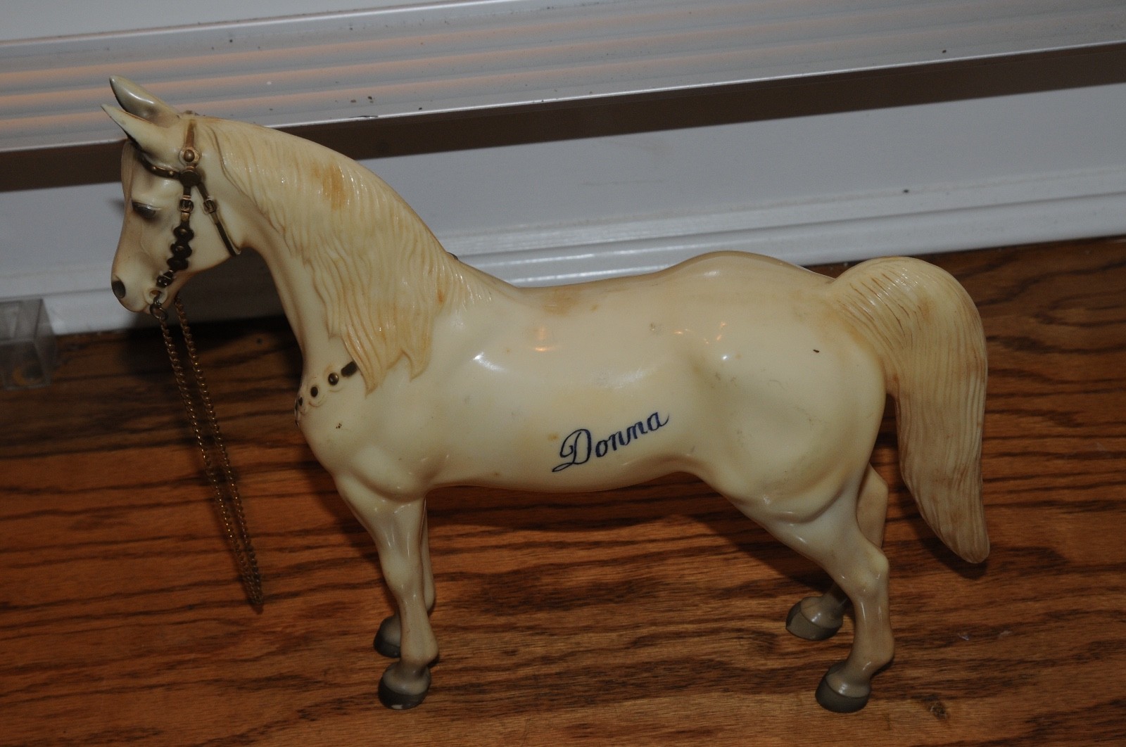 Vintage 1960’s Breyer Traditional Western Palomino Horse With Chain Marked Donna Vintage 1960’s Breyer Traditional Western Palomino Horse With Chain Marked Donna