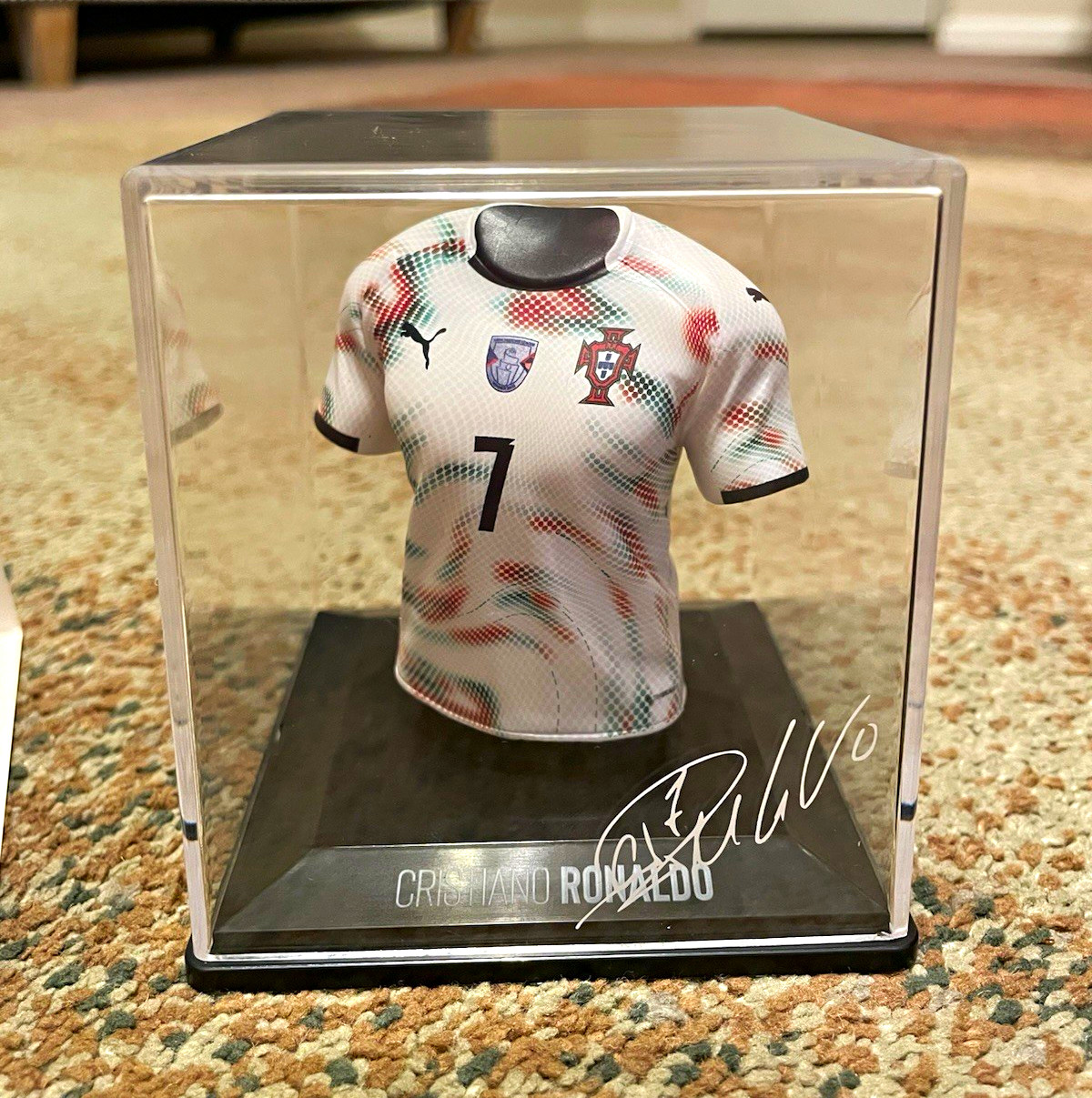 MyJersey by FanCollex Cristiano Ronaldo 2025 Away Jersey #7 Figurine Case MyJersey by FanCollex Cristiano Ronaldo 2025 Away Jersey #7 Figurine Case