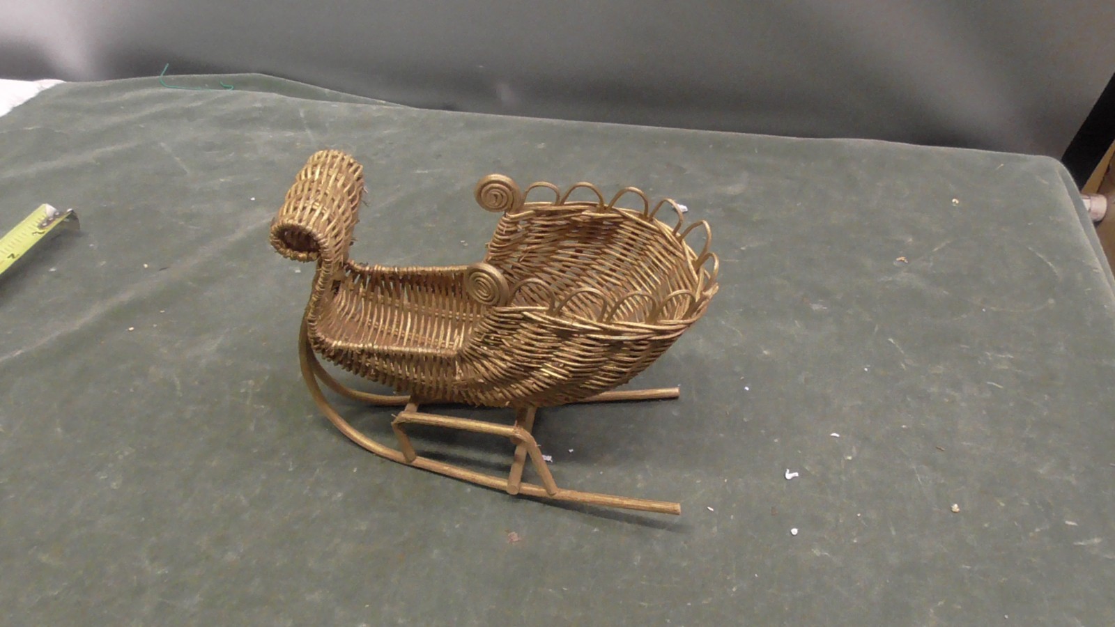 Vintage Wicker Rattan Christmas Sleigh Basket Decorative Holiday Centerpiece Vintage Wicker Rattan Christmas Sleigh Basket Decorative Holiday Centerpiece