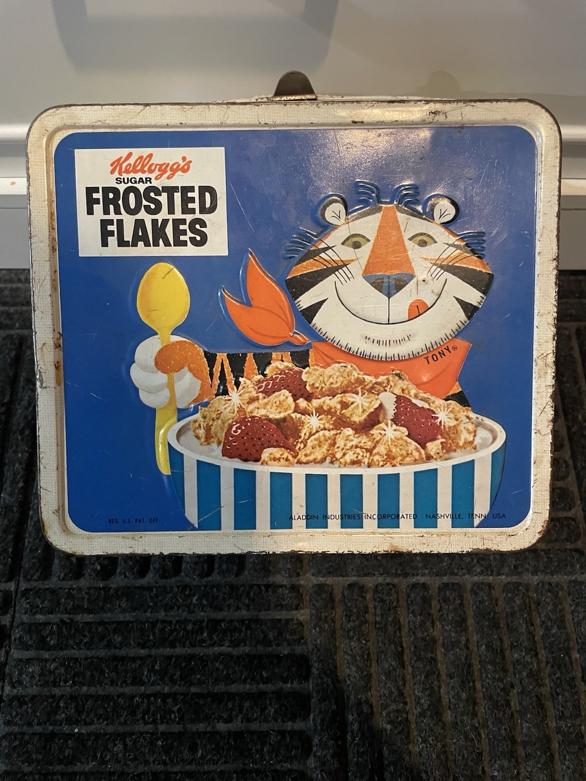 Vintage 1969 Kellogg’s Aladdin Tony Tiger Frosted Flakes Rice Krispies Lunch Box Vintage 1969 Kellogg’s Aladdin Tony Tiger Frosted Flakes Rice Krispies Lunch Box