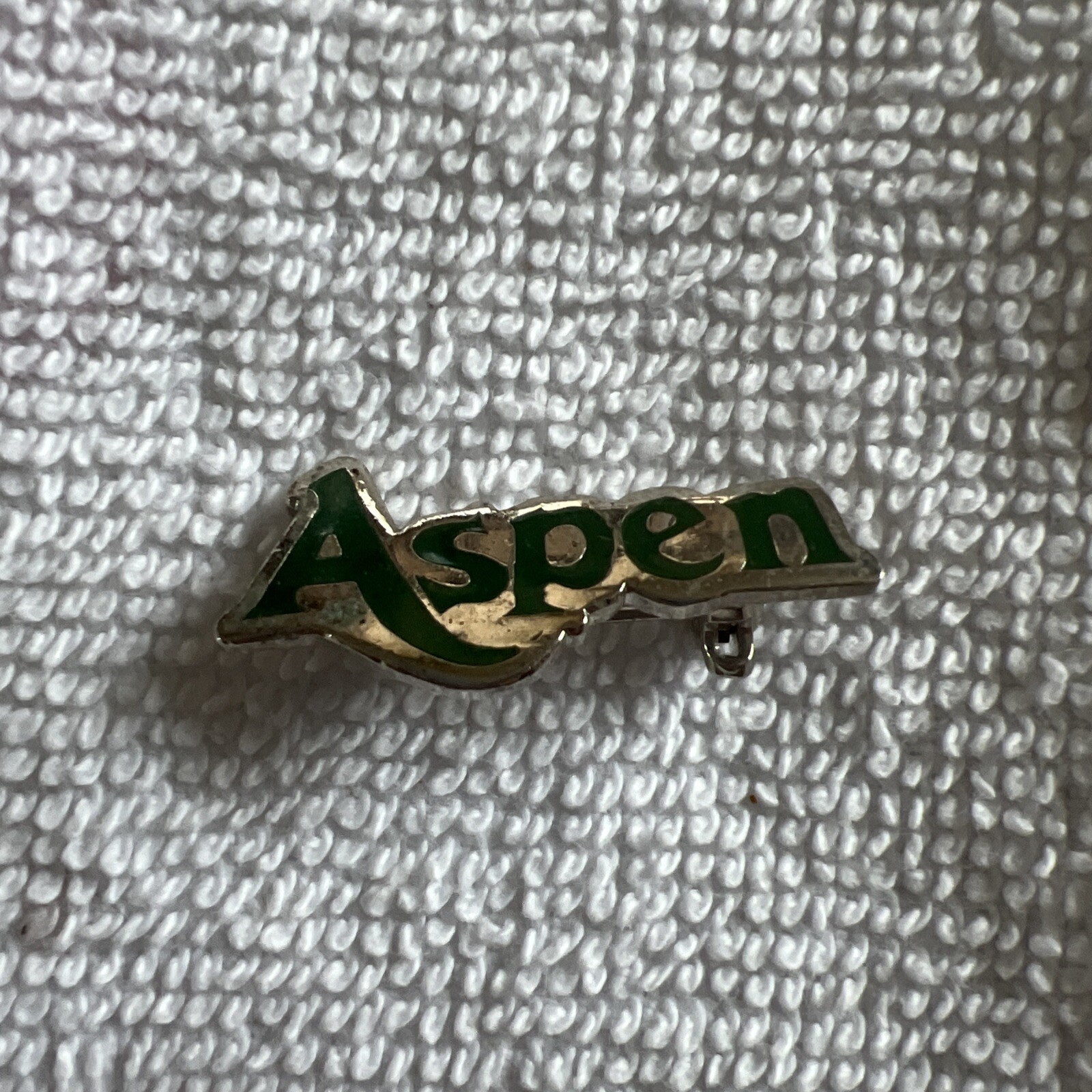 VINTAGE ASPEN PIN BACK SOUVENIR VINTAGE ASPEN PIN BACK SOUVENIR