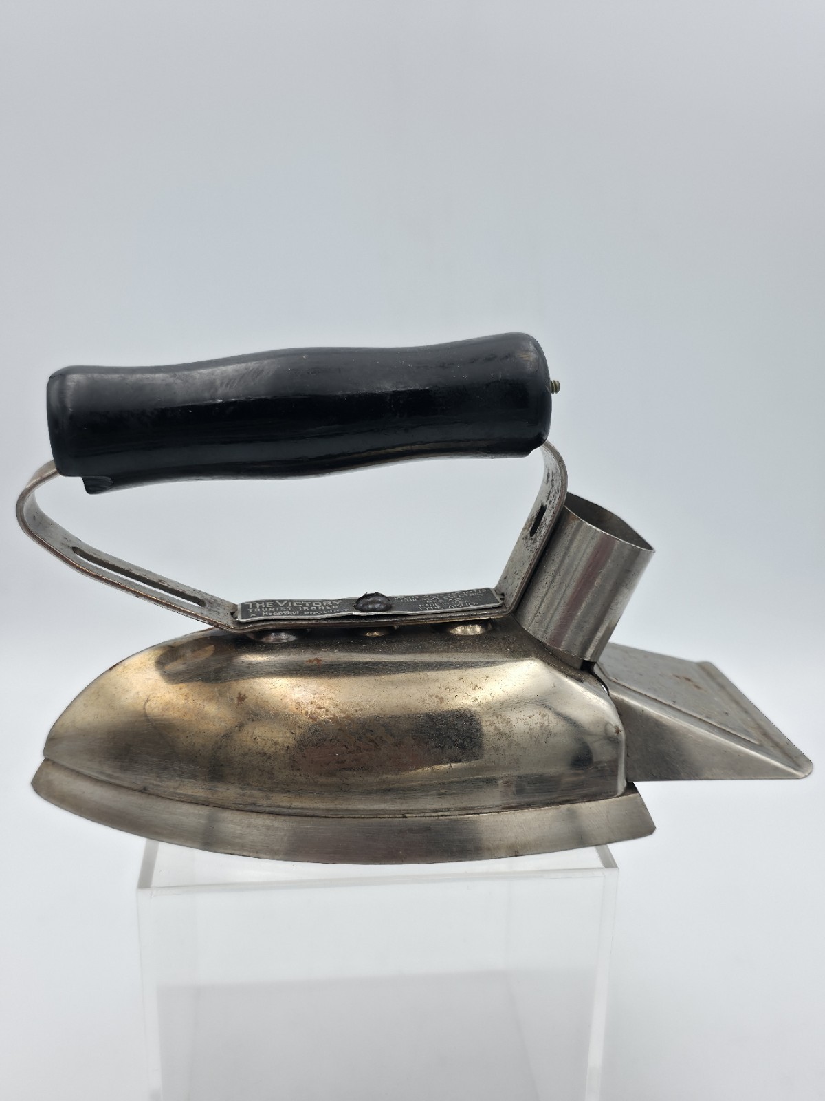 The Victory Tourist Iron Handyhot 105-115 Volt250 Watts Chicago Electric MFG VTG
