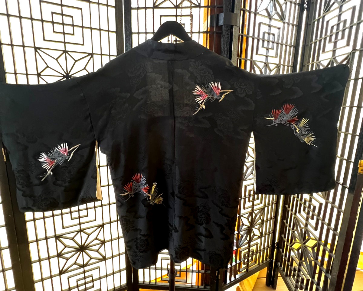 Vintage Women\'s Japanese Black Silk Kimono Haori Jacket Embroidered Vintage Women\'s Japanese Black Silk Kimono Haori Jacket Embroidered