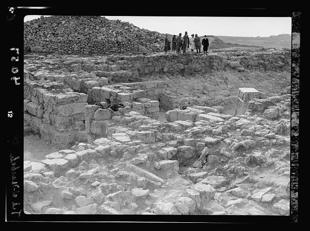 Photo:Tell el-Nasbeh Mizpah 1920s City Gate Excavation Archaeology Group