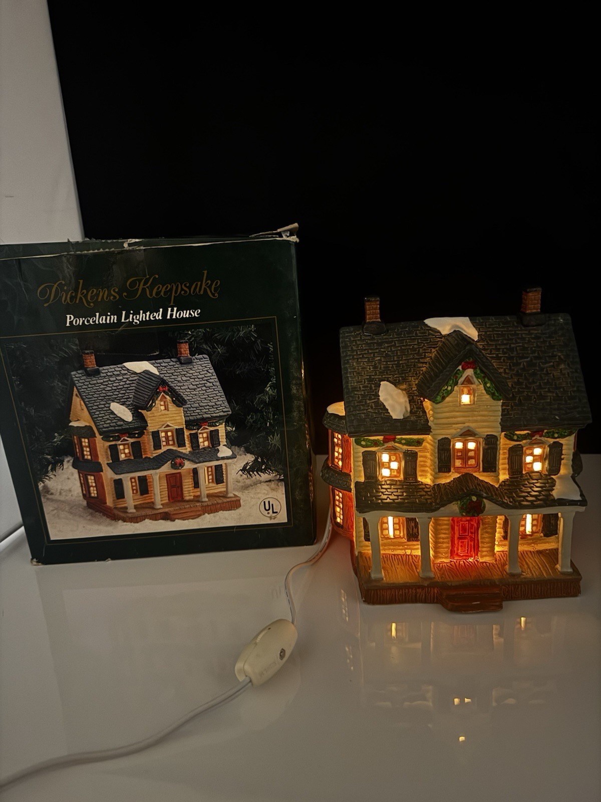 Vtg 1994 Dickens Keepsake Porcelain Lighted House O'Well Christmas Village Vtg 1994 Dickens Keepsake Porcelain Lighted House O'Well Christmas Village