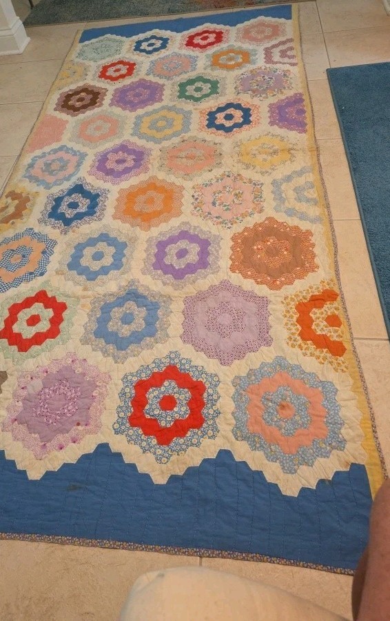 Antique Hand Stitched Grandmothers Flower Garden Quilt 44 Antique Hand Stitched Grandmothers Flower Garden Quilt 44