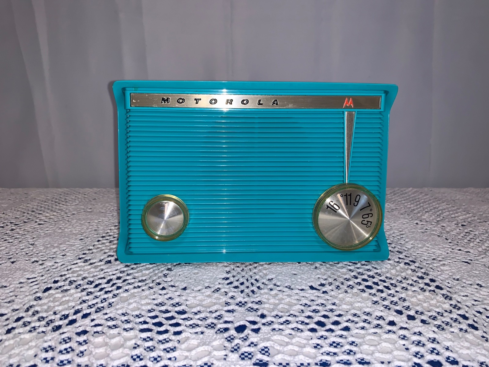 VINTAGE MOTOROLA RADIO MODEL A8J 1960's