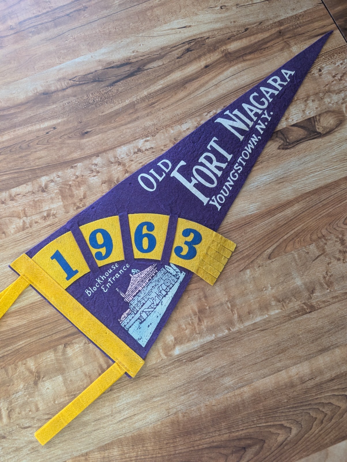 1963 Vintage Souvenir Felt Pennant Old Fort Niagara Youngstown NY 18\