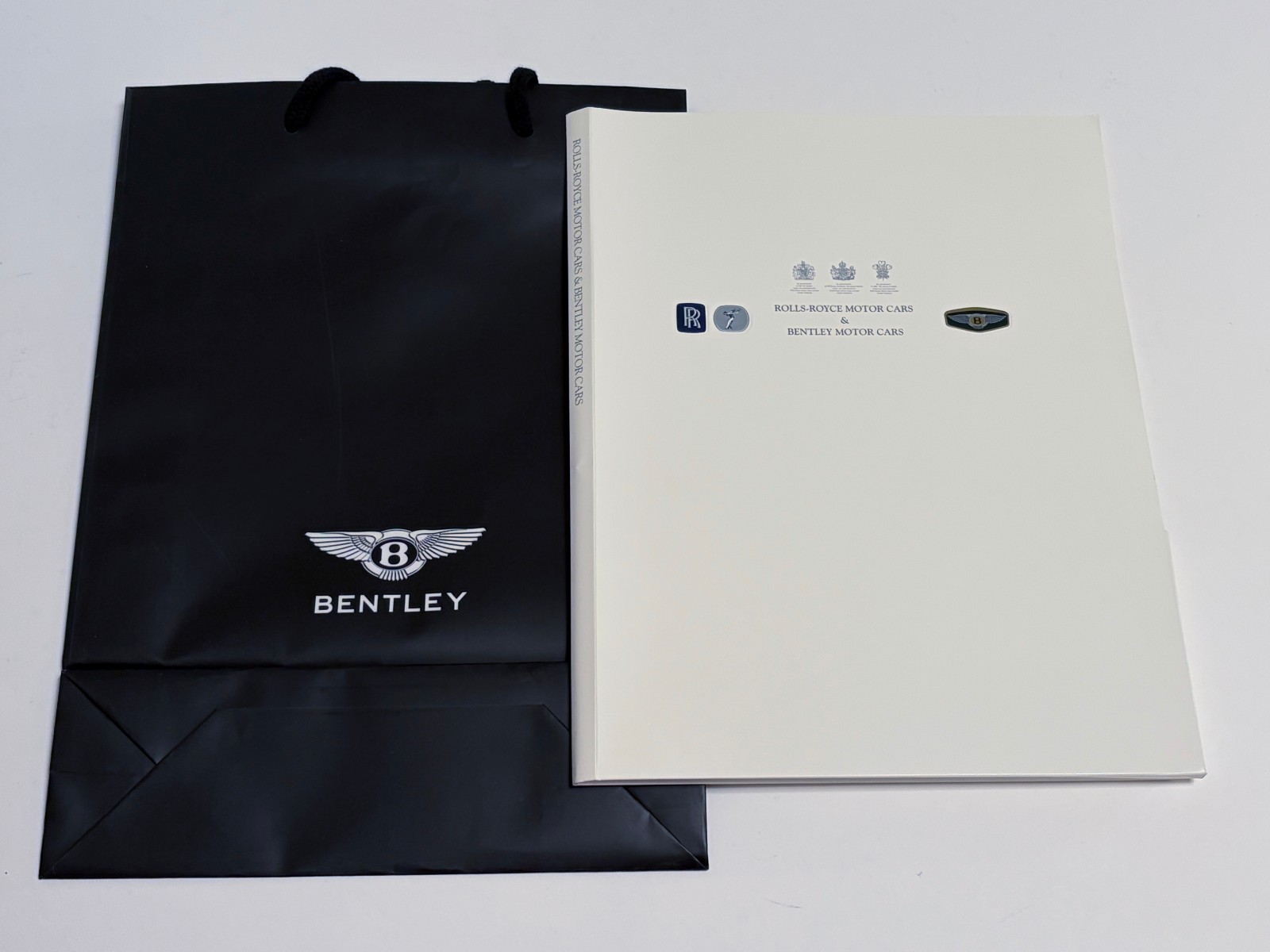 2001 BENTLEY CONTINENTAL T & ARNAGE PRESS KIT WITH AUTOGRAPHED RACING TEAM PHOTO 2001 BENTLEY CONTINENTAL T & ARNAGE PRESS KIT WITH AUTOGRAPHED RACING TEAM PHOTO