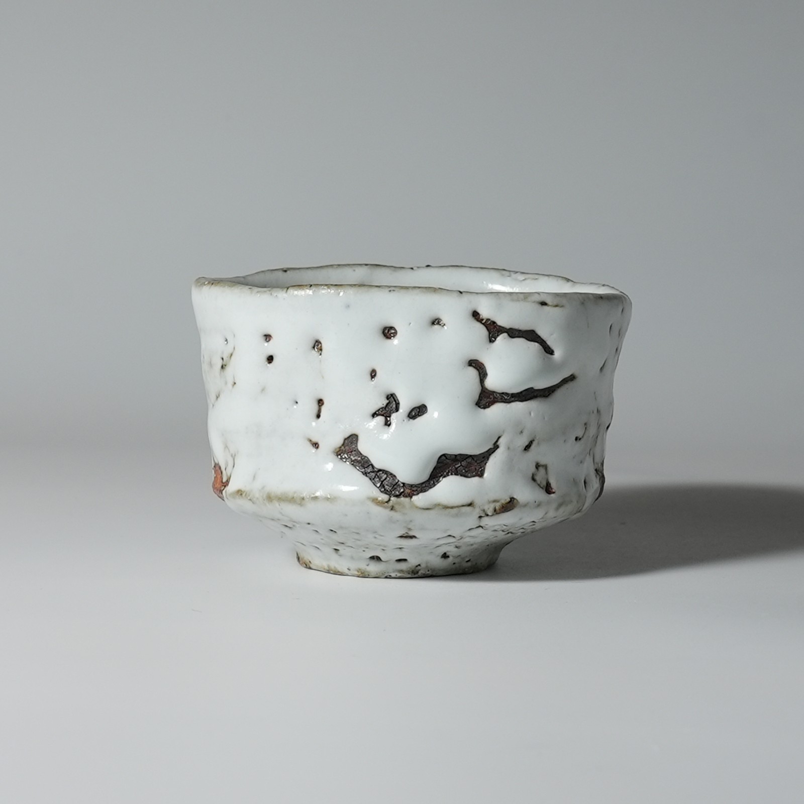 White hagi guinomi sake cup. Kazuyuki Suizu. Japanese pottery Hagiyaki.
