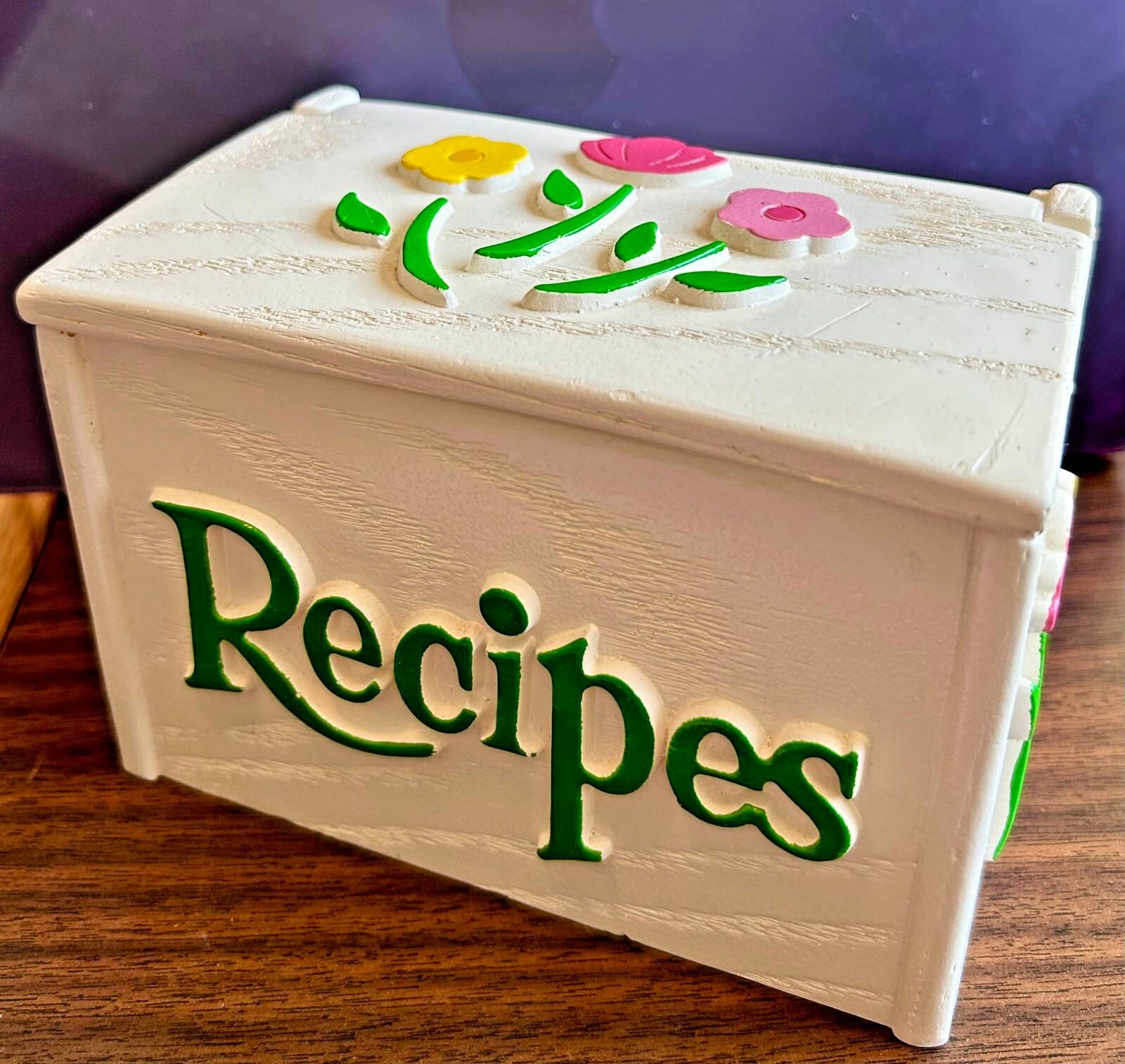 Vtg  1985 FTD White Faux Wood Grain Plastic Recipe Box w/Flowers Hinged Lid USA