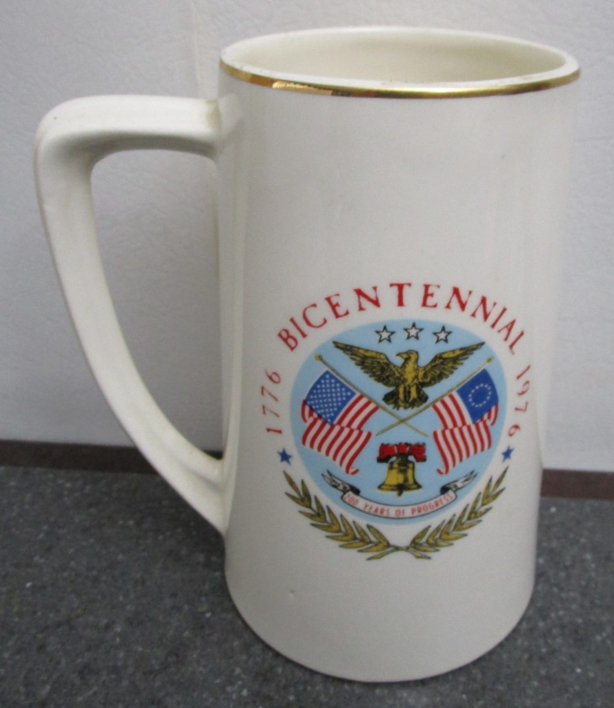 VINTAGE MUIR, MICHIGAN BI-CENTENNIAL CELEBRATION CERAMIC MUG 1976