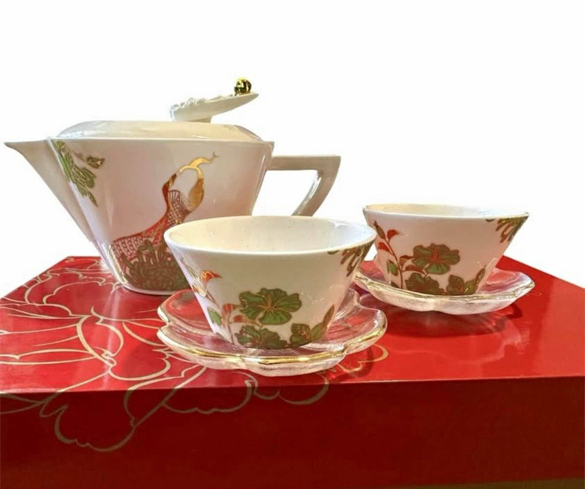 LIULI LIVING Asian Porcelain Floral Tea Set 6 oz Teapot w/2 Cups Saucers and Box