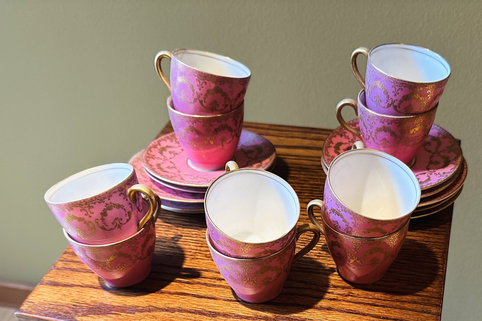 Vintage Royal Doulton cup and saucer set 20 pcs Vintage Royal Doulton cup and saucer set 20 pcs
