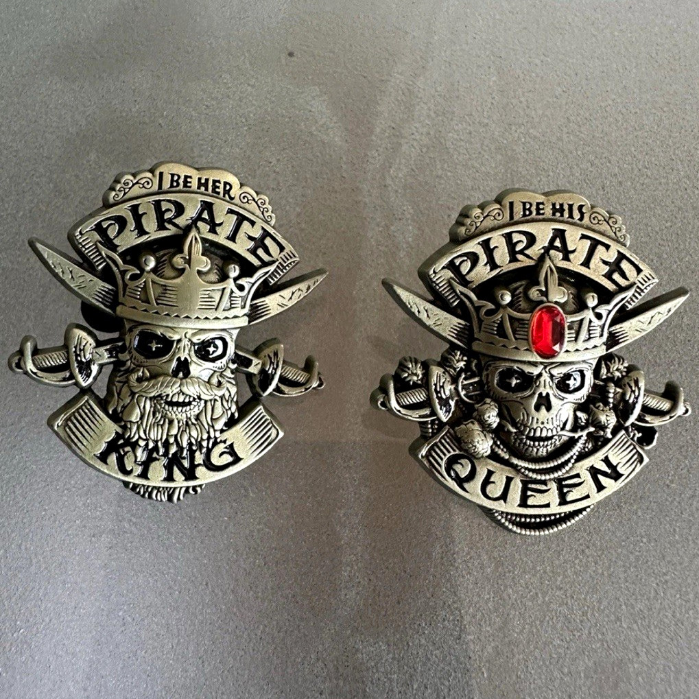 Disney world park Pirates of the Caribbean Pirate King & Queen Gemstone Pin 2 pk