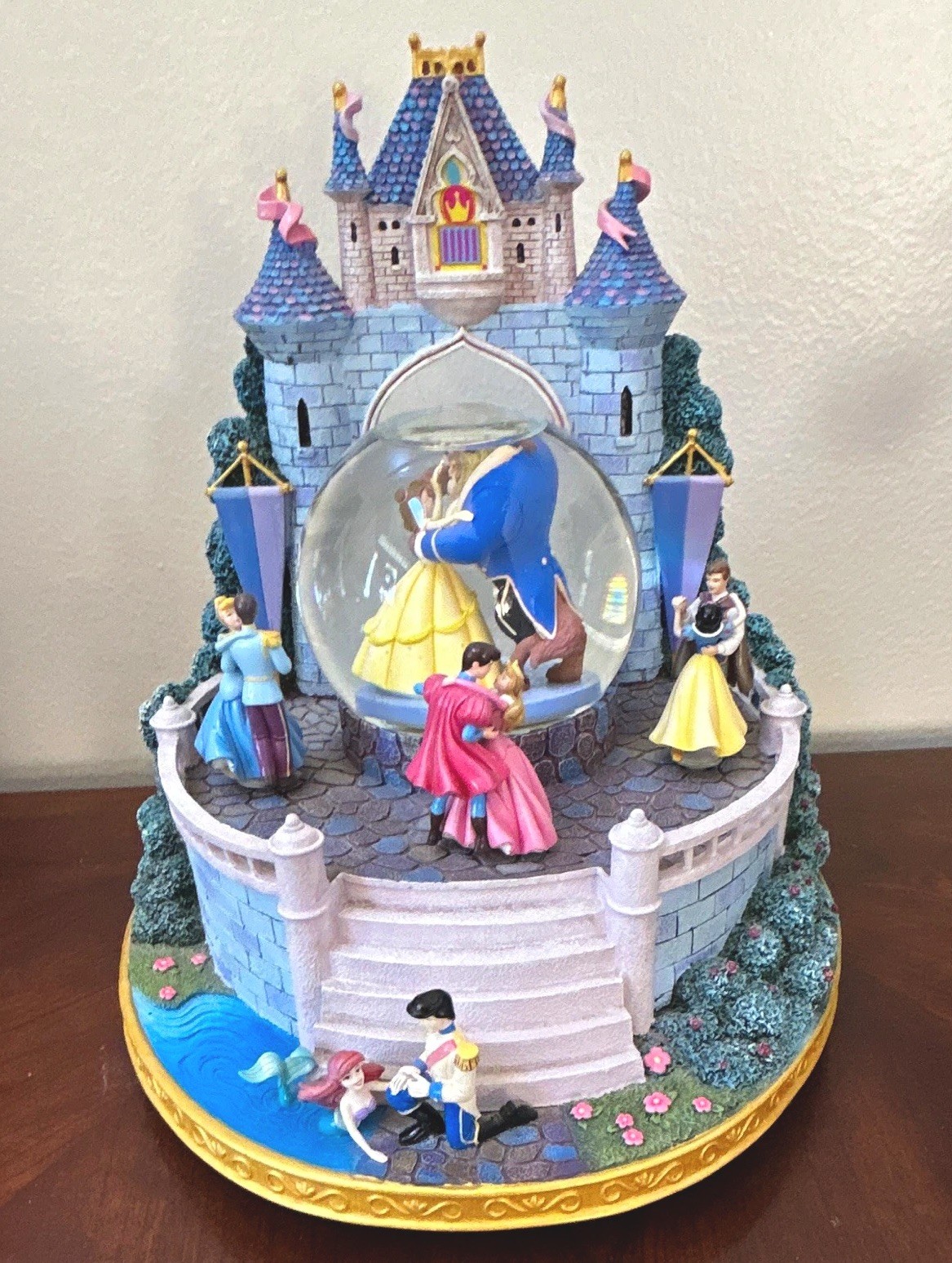 VTG 2003 Disney Dancing Princesses Castle Music Snow Globe “Once Upon a Dream” 