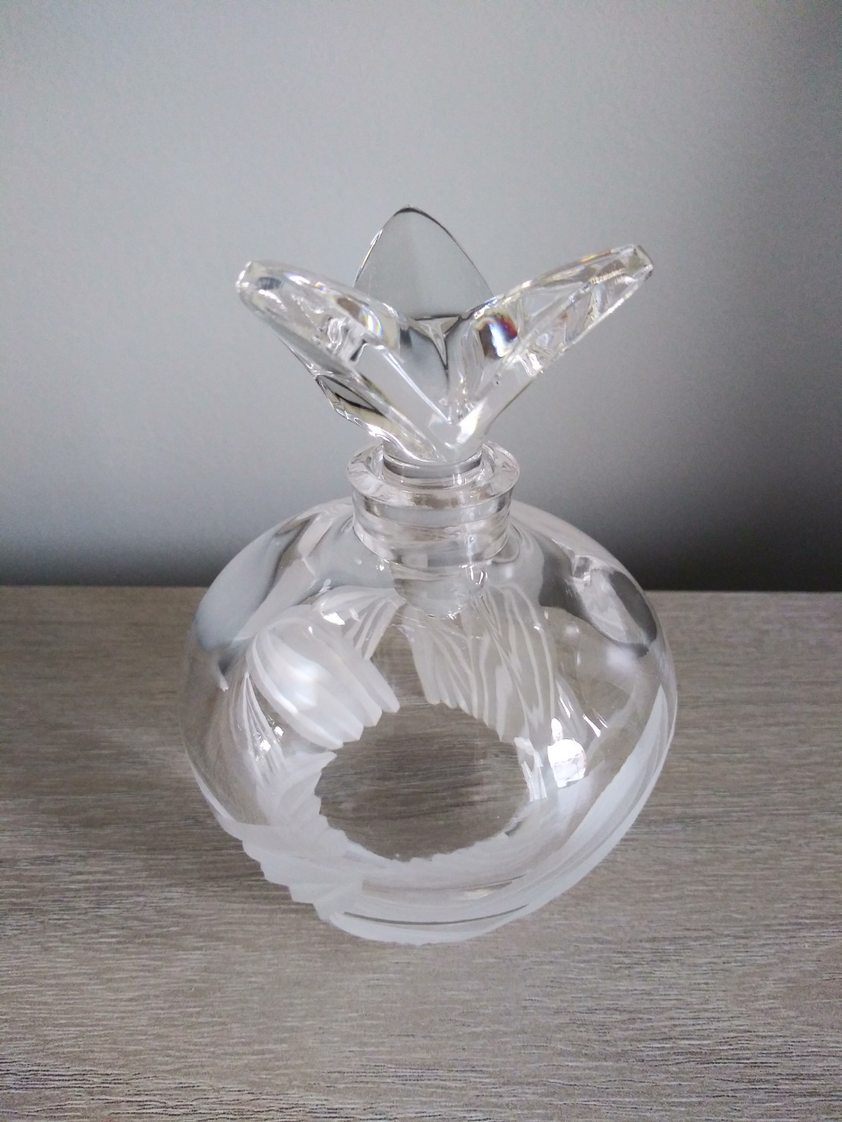 Vtg Frosted Cut Crystal Perfume Bottle With Floral Tulip Stopper 