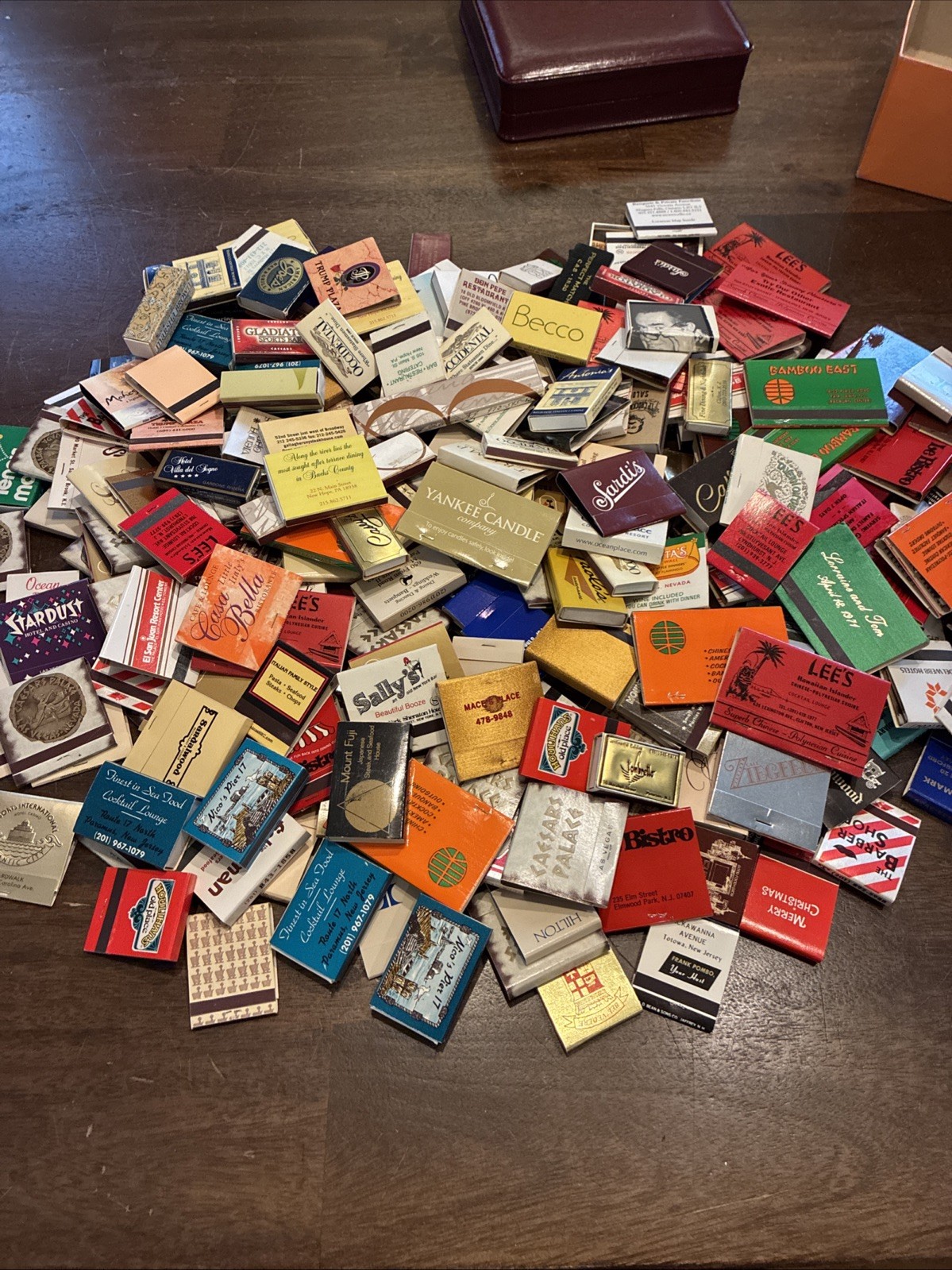 🔥 Huge Lot Of Over 300 Vintage 1970s MATCHBOOKS Matches All Over USA 🔥 Huge Lot Of Over 300 Vintage 1970s MATCHBOOKS Matches All Over USA