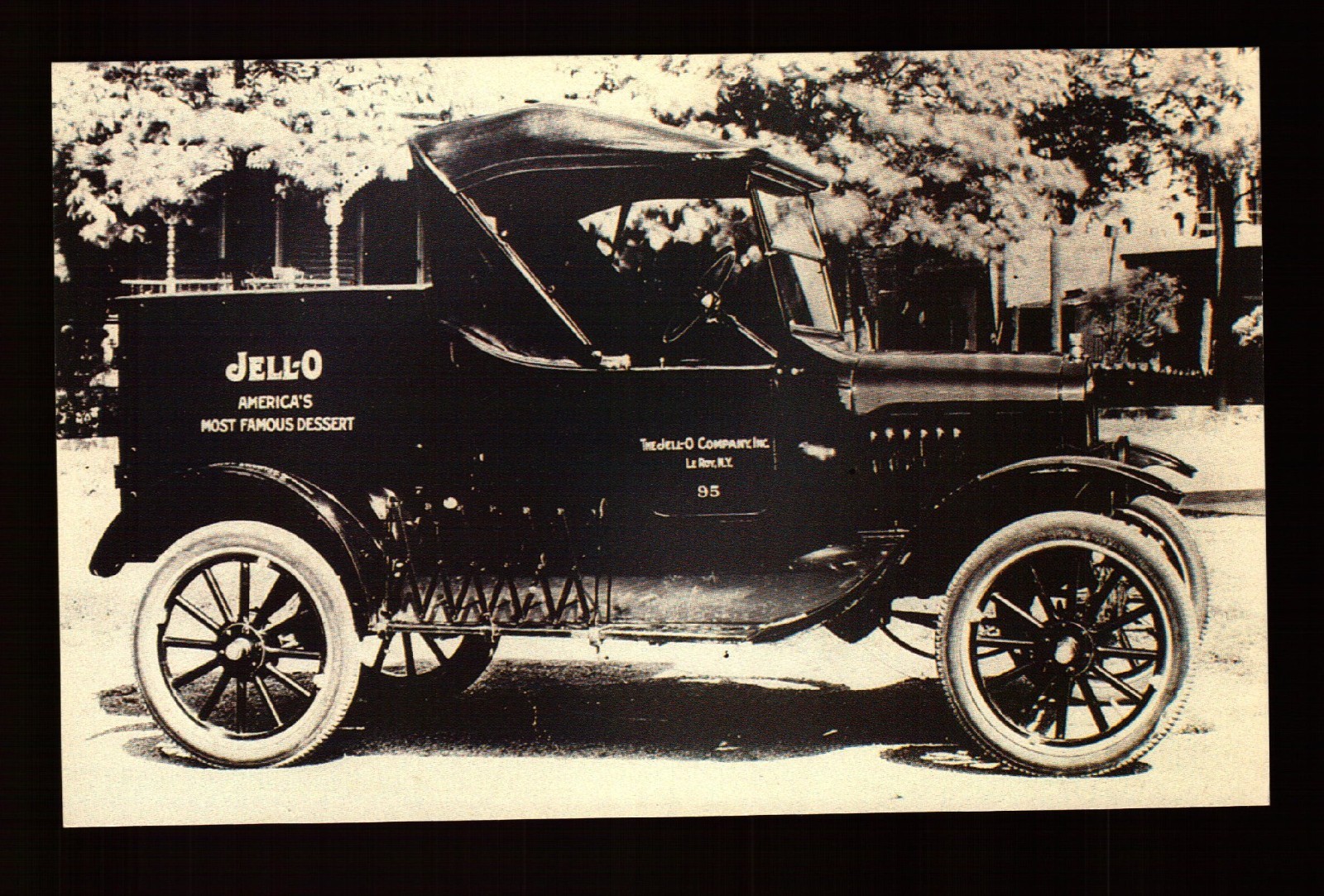 POSTCARD : NEW YORK - LeROY NY - JELLO DELIVERY TRUCK PROMOTIONAL ADVERTISEMENT